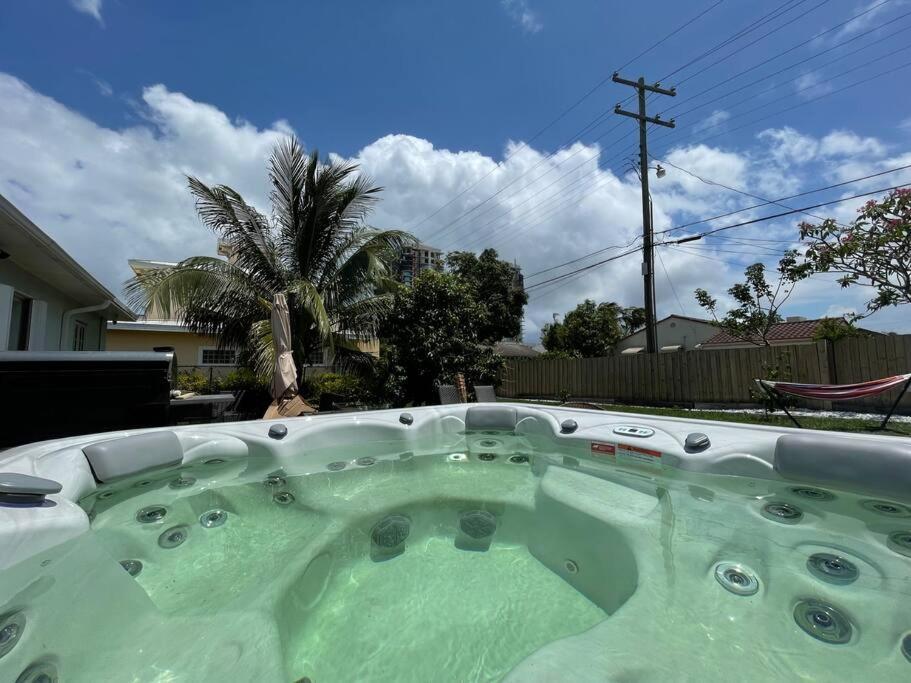 Hot Tub, Tiki Bar, Outdoor Shower, Near Intercoastal Waterway! Уэст-Палм-Бич Экстерьер фото